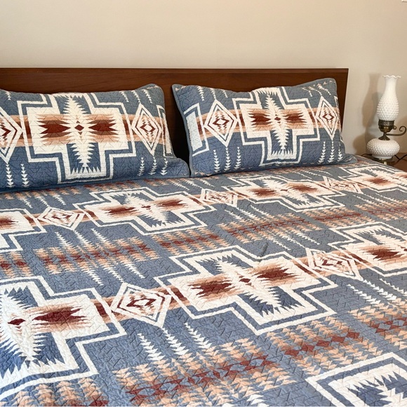 Pendleton King Size Harding Coverlet in Denim with Matching Shams - Picture 4 of 8